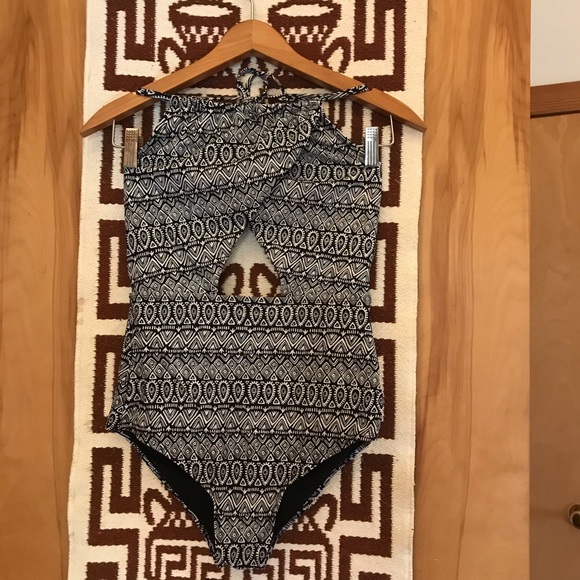 Old Navy Other - Old Navy Black-and-White Swimsuit